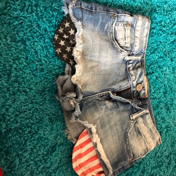 2 pairs of shorts - Picture 4 of 5